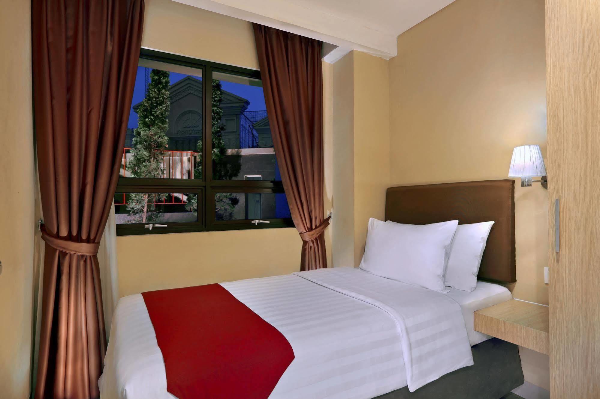 Hotel Atria Residences Gading Serpong 4*